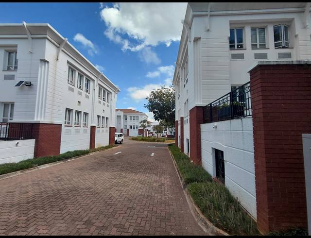 9,626M² OFFICE FOR SALE IN BRYANSTON